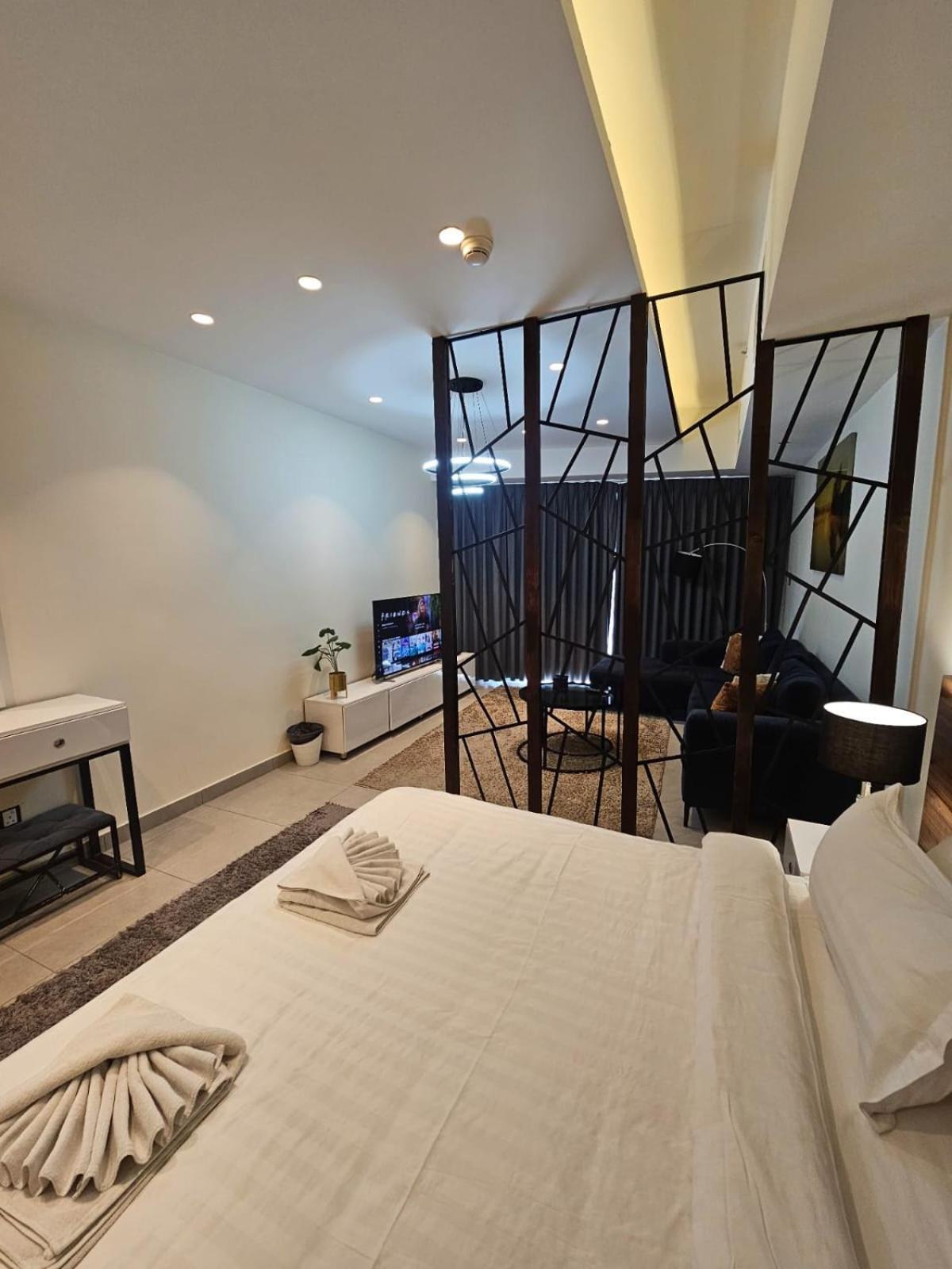 Apartment Luxury - Damac Tower *